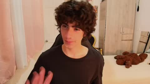 Snapshot of lucas_xo chatting on October 25, 7:16 am lucas_xo online show from October 25, 7:16 am