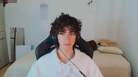 Snapshot of lucas_xo chatting on February 15, 1:13 am lucas_xo online show from February 15, 1:13 am