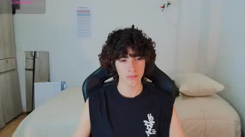 Snapshot of lucas_xo chatting on February 15, 11:12 pm lucas_xo online show from February 15, 11:12 pm