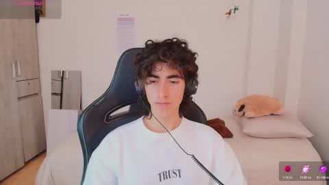 Snapshot of lucas_xo chatting on February 17, 5:08 pm lucas_xo online show from February 17, 5:08 pm