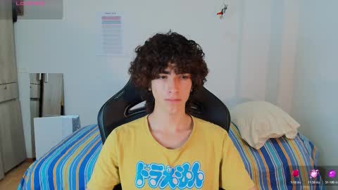 Snapshot of lucas_xo chatting on February 20, 12:40 am lucas_xo online show from February 20, 12:40 am