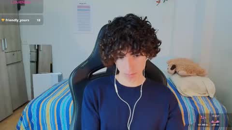 Snapshot of lucas_xo chatting on February 21, 1:17 am lucas_xo online show from February 21, 1:17 am