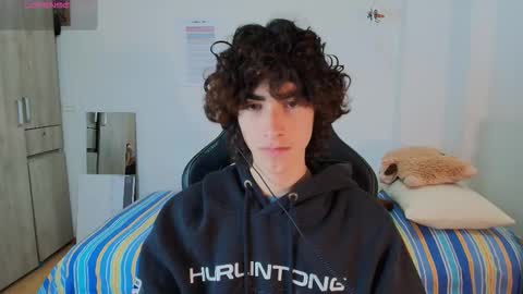 Snapshot of lucas_xo chatting on February 23, 1:47 am lucas_xo online show from February 23, 1:47 am