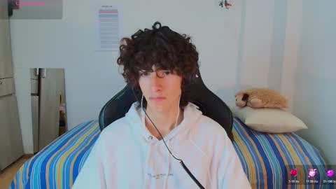 Snapshot of lucas_xo chatting on February 24, 2:31 am lucas_xo online show from February 24, 2:31 am