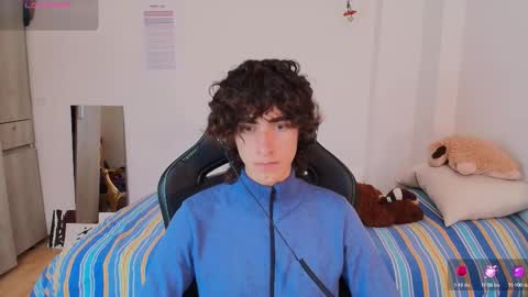 Snapshot of lucas_xo chatting on March 2, 8:15 pm lucas_xo online show from March 2, 8:15 pm
