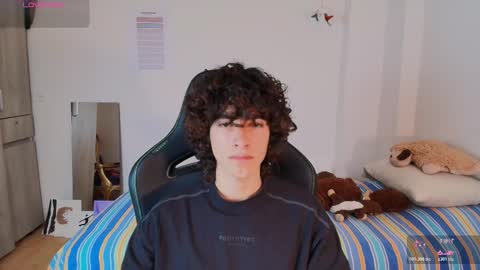 Snapshot of lucas_xo chatting on March 3, 6:14 pm lucas_xo online show from March 3, 6:14 pm