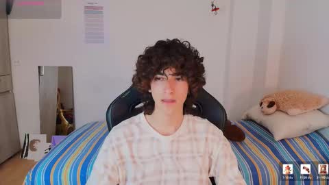 Snapshot of lucas_xo chatting on March 4, 9:32 pm lucas_xo online show from March 4, 9:32 pm