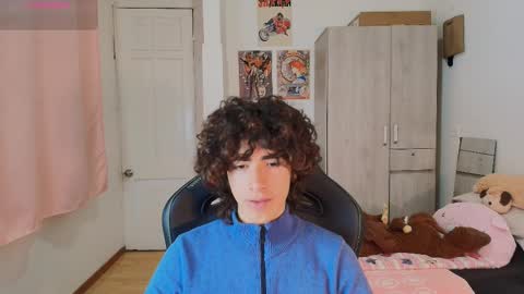 Snapshot of lucas_xo chatting on March 9, 12:58 am lucas_xo online show from March 9, 12:58 am