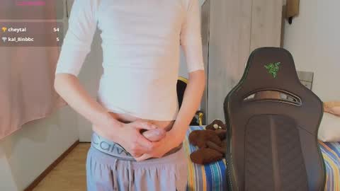 Snapshot of lucas_xo chatting on March 11, 1:22 am lucas_xo online show from March 11, 1:22 am
