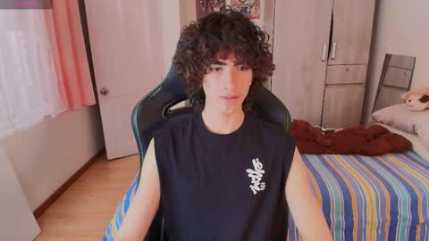 Snapshot of lucas_xo chatting on March 11, 9:32 pm lucas_xo online show from March 11, 9:32 pm