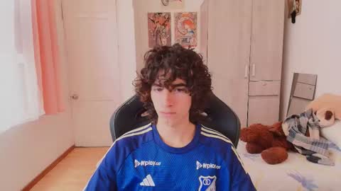 Snapshot of lucas_xo chatting on March 19, 7:18 pm lucas_xo online show from March 19, 7:18 pm