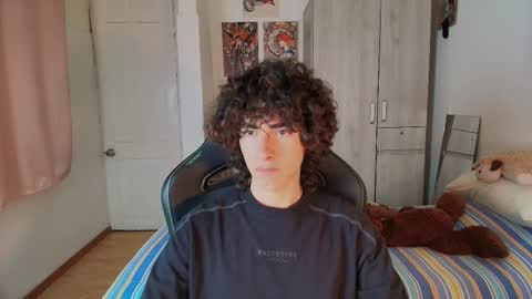 Snapshot of lucas_xo chatting on March 23, 2:15 am lucas_xo online show from March 23, 2:15 am