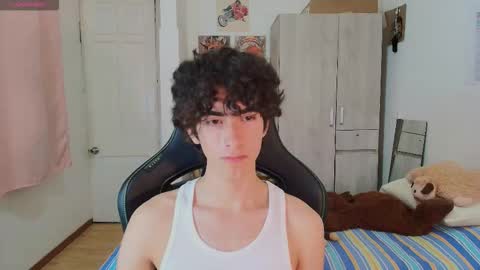 Snapshot of lucas_xo chatting on March 25, 4:40 am lucas_xo online show from March 25, 4:40 am