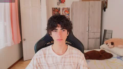 Snapshot of lucas_xo chatting on March 28, 8:08 pm lucas_xo online show from March 28, 8:08 pm