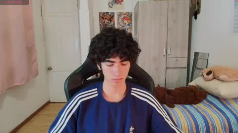 Snapshot of lucas_xo chatting on April 4, 5:27 am lucas_xo online show from April 4, 5:27 am