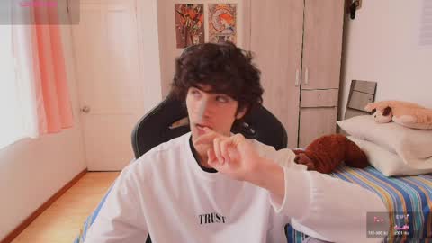 Snapshot of lucas_xo chatting on April 9, 6:02 pm lucas_xo online show from April 9, 6:02 pm