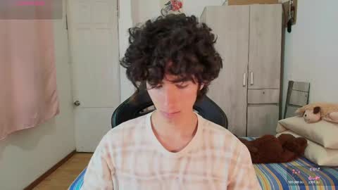 Snapshot of lucas_xo chatting on April 12, 5:56 am lucas_xo online show from April 12, 5:56 am