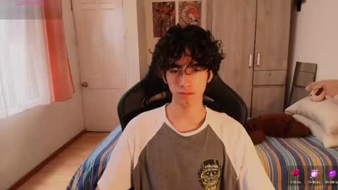 Snapshot of lucas_xo chatting on April 13, 6:46 pm lucas_xo online show from April 13, 6:46 pm
