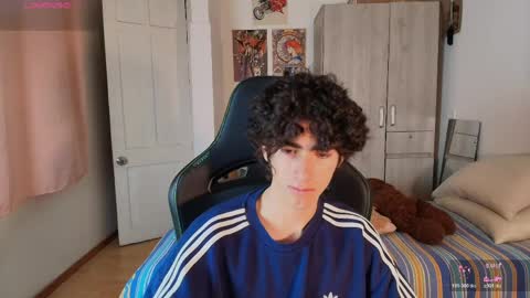 Snapshot of lucas_xo chatting on April 14, 10:49 pm lucas_xo online show from April 14, 10:49 pm
