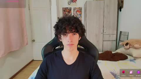 Snapshot of lucas_xo chatting on April 16, 12:44 am lucas_xo online show from April 16, 12:44 am