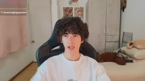 Snapshot of lucas_xo chatting on April 17, 5:10 am lucas_xo online show from April 17, 5:10 am