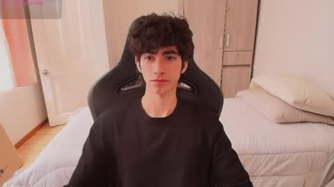 Snapshot of lucas_xo chatting on June 3, 6:46 pm lucas_xo online show from June 3, 6:46 pm