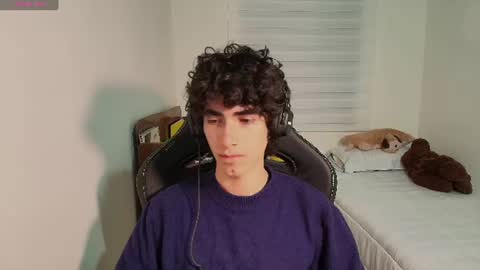Snapshot of lucas_xo chatting on June 11, 4:10 am lucas_xo online show from June 11, 4:10 am