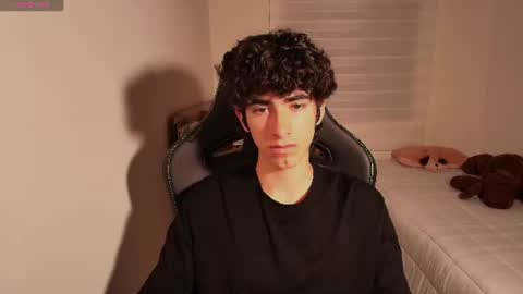 Snapshot of lucas_xo chatting on June 15, 11:40 pm lucas_xo online show from June 15, 11:40 pm