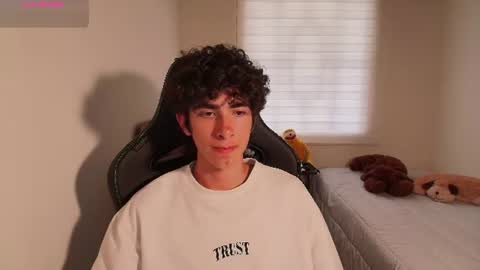 Snapshot of lucas_xo chatting on June 19, 10:46 pm lucas_xo online show from June 19, 10:46 pm