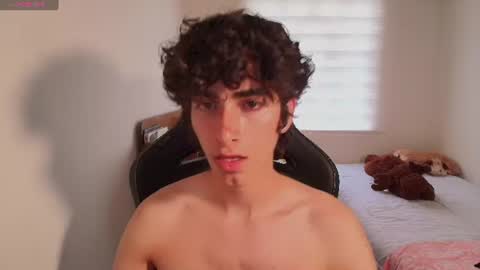 Snapshot of lucas_xo chatting on June 20, 10:01 pm lucas_xo online show from June 20, 10:01 pm