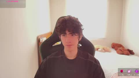 Snapshot of lucas_xo chatting on June 25, 6:34 pm lucas_xo online show from June 25, 6:34 pm