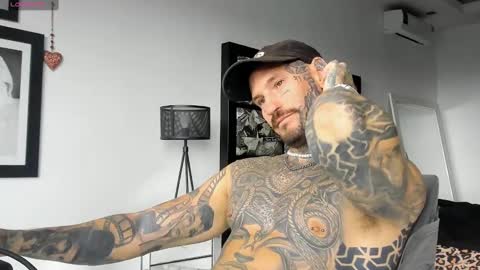 Snapshot of lucasexclusive chatting on January 11, 3:55 am lucasexclusive online show from January 11, 3:55 am