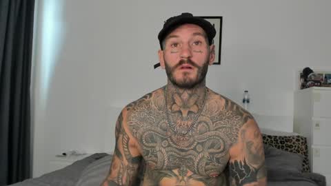 Snapshot of lucasexclusive chatting on April 10, 5:34 am lucasexclusive online show from April 10, 5:34 am