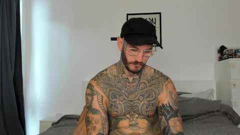 Snapshot of lucasexclusive chatting on April 12, 4:06 am lucasexclusive online show from April 12, 4:06 am