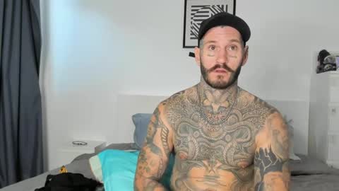Snapshot of lucasexclusive chatting on April 15, 10:22 am lucasexclusive online show from April 15, 10:22 am