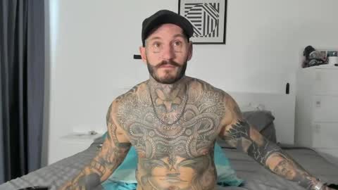 Snapshot of lucasexclusive chatting on April 18, 5:00 am lucasexclusive online show from April 18, 5:00 am