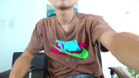 Snapshot of lucass_18 chatting on March 18, 8:45 pm Lucas online show from March 18, 8:45 pm