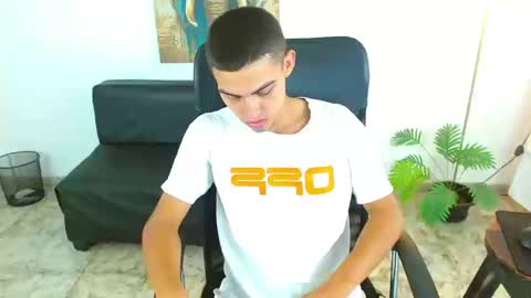 Snapshot of lucass_18 chatting on March 19, 8:57 pm Lucas online show from March 19, 8:57 pm