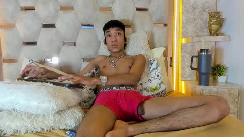 Snapshot of lucass_blaze chatting on October 17, 10:23 pm Lucas online show from October 17, 10:23 pm