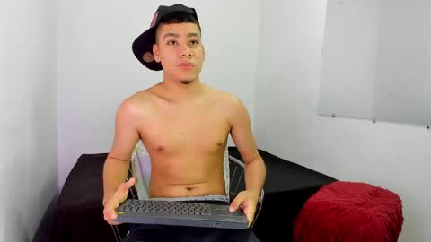 Snapshot of lucastorrez01 chatting on April 16, 2:12 am LUCAS TORREZ online show from April 16, 2:12 am
