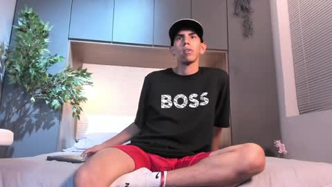 Lucca Moreti online show from April 2, 3:26 am