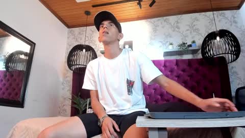 Snapshot of lucca_moreti chatting on April 7, 3:29 am Lucca Moreti online show from April 7, 3:29 am