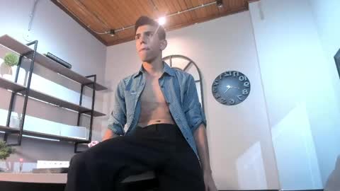 Snapshot of lucca_moreti chatting on April 8, 3:39 am Lucca Moreti online show from April 8, 3:39 am