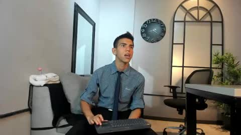 Snapshot of lucca_moreti chatting on May 5, 3:36 am Lucca Moreti online show from May 5, 3:36 am