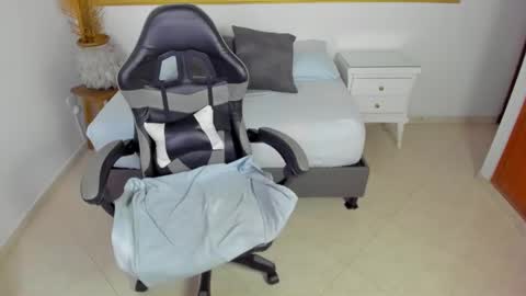 Snapshot of luccia_smith chatting on September 29, 11:26 am L U C C I A online show from September 29, 11:26 am