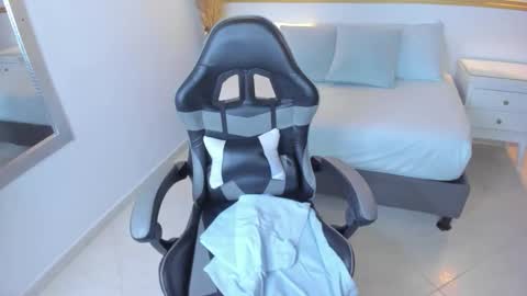 Snapshot of luccia_smith chatting on October 8, 12:47 pm L U C C I A online show from October 8, 12:47 pm