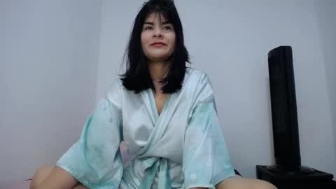 Snapshot of luccy21_ chatting on December 3, 1:42 pm lucy online show from December 3, 1:42 pm