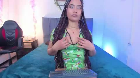 Snapshot of lucerop_ chatting on March 8, 3:54 am Lucero online show from March 8, 3:54 am