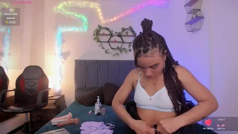 Snapshot of lucerop_ chatting on March 15, 3:12 am Lucero online show from March 15, 3:12 am