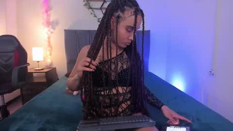 Snapshot of lucerop_ chatting on March 17, 3:33 am Lucero online show from March 17, 3:33 am